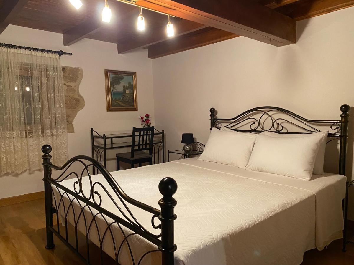 Pegasus House Hotel Corinth Bagian luar foto