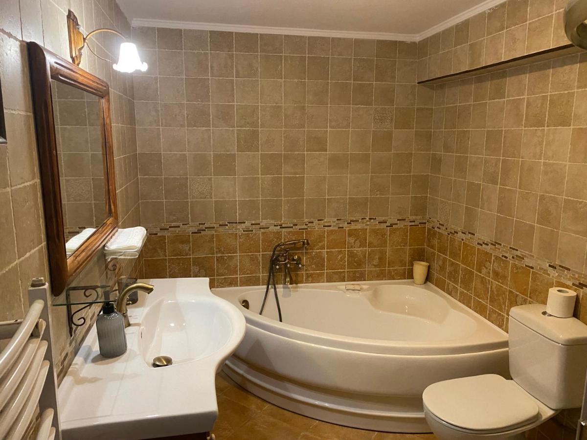 Pegasus House Hotel Corinth Bagian luar foto